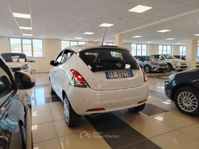 Lancia Ypsilon Ypsilon 1.3 MJT 16V 95 CV 5 porte S&S Gold Bianco usata MONTE URANO