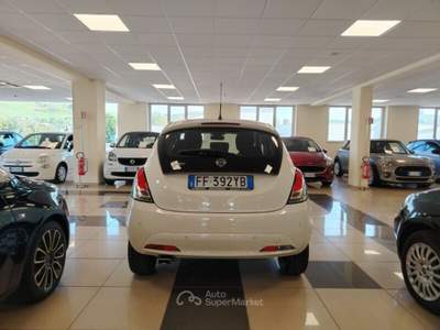 Lancia Ypsilon Ypsilon 1.3 MJT 16V 95 CV 5 porte S&S Gold Bianco usata MONTE URANO