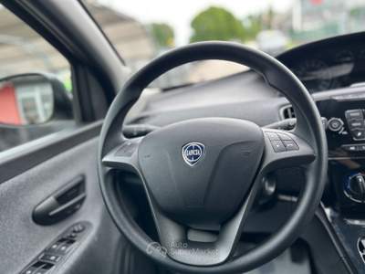 Lancia Ypsilon 1.0 firefly hybrid Silver Plus s&amp;s 70cv Grigio usata NOALE