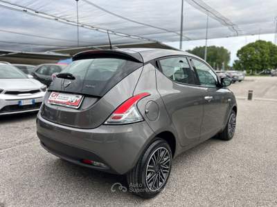 Lancia Ypsilon 1.0 firefly hybrid Silver Plus s&amp;s 70cv Grigio usata NOALE