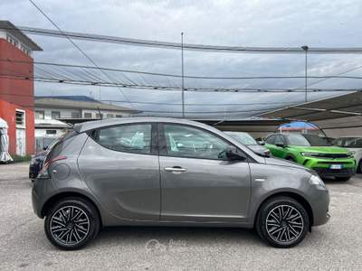 Lancia Ypsilon 1.0 firefly hybrid Silver Plus s&amp;s 70cv Grigio usata NOALE