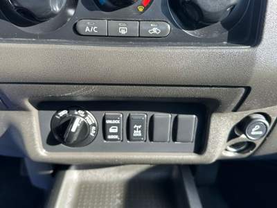 Nissan Navara Navara d.cab 2.5 dci XE 174cv Argento usata Altidona