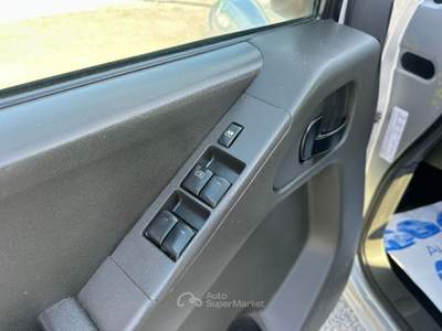 Nissan Navara Navara d.cab 2.5 dci XE 174cv Argento usata Altidona