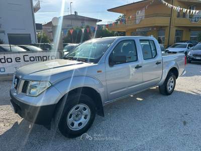 Nissan Navara Navara d.cab 2.5 dci XE 174cv Argento usata Altidona Nissan Navara Navara d.cab 2.5 dci XE 174cv Argento usata Altidona