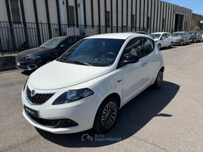 Lancia Ypsilon PROMO 1.0 firefly hybrid Gold s&amp;s 70cv 5p.ti Bianco usata Borgo San Lorenzo