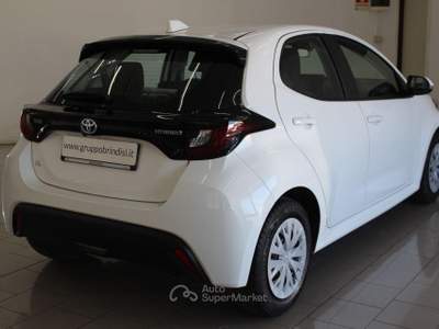 Toyota Yaris 1.5 Hybrid 5p. E-CVT Active Bianco usata Potenza