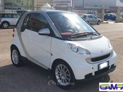 Smart ForTwo 1000 52 kW MHD coupé passion Bianco usata Poggiardo