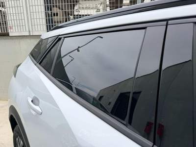 Peugeot 2008 Peugeot 2008 Hybrid 136 e-DCS6 Allure Bianco usata Sant'Anastasia