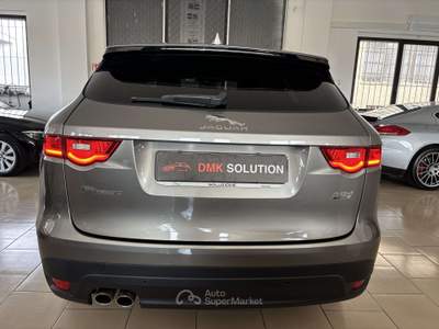 Jaguar F-Pace 2.0d Portfolio awd 180cv my18**UNICO PROPIETARIO**TAGLIANDI CERTIFICATI** Grigio usata Trezzano sul Naviglio