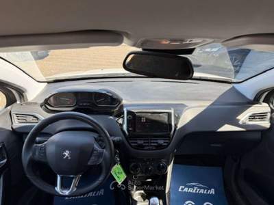 Peugeot 2008 1° serie PureTech Turbo 110 S&S Signature Bianco usata Sesto San Giovanni