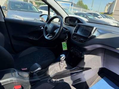 Peugeot 2008 1° serie PureTech Turbo 110 S&S Signature Bianco usata Sesto San Giovanni