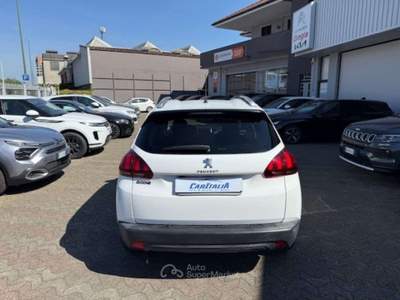 Peugeot 2008 1° serie PureTech Turbo 110 S&S Signature Bianco usata Sesto San Giovanni