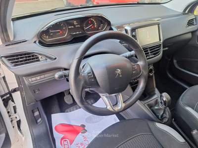Peugeot 208 Peugeot 208 1.2 Bianco usata Mirabella Eclano