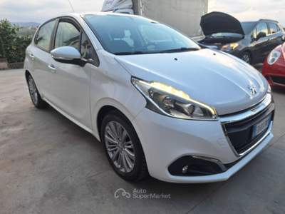 Peugeot 208 Peugeot 208 1.2 Bianco usata Mirabella Eclano