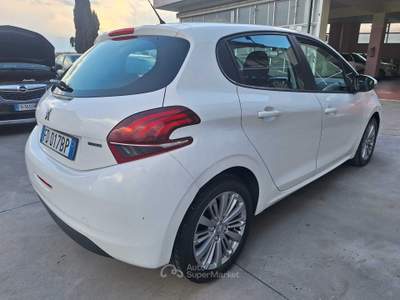 Peugeot 208 Peugeot 208 1.2 Bianco usata Mirabella Eclano
