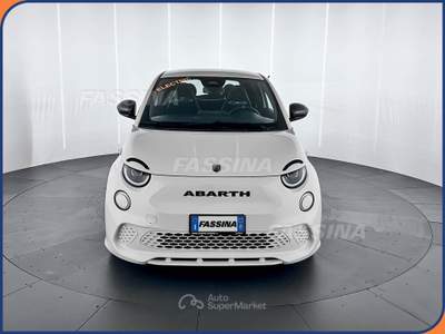 Abarth 500e 500e 42 kWh 155cv  Bianco usata Milano