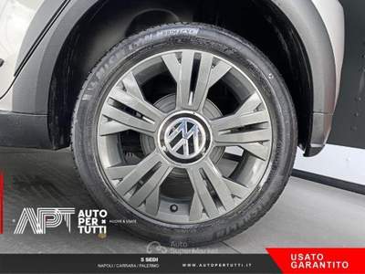 Volkswagen up! up! 5p 1.0 Cross up! 75cv Argento usata Marano di Napoli