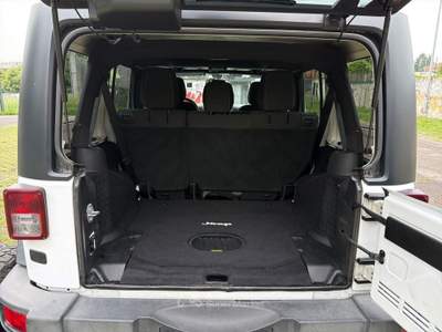Jeep Wrangler 2.8 CRD Unlimited Rubicon Auto Bianco usata Varese