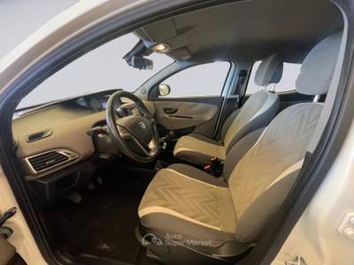 Lancia Ypsilon 1.2 69cv Platinum Bianco usata MONOPOLI