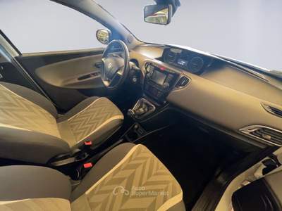 Lancia Ypsilon 1.2 69cv Platinum Bianco usata MONOPOLI