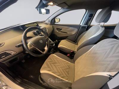 Lancia Ypsilon 1.2 69cv Platinum Bianco usata MONOPOLI