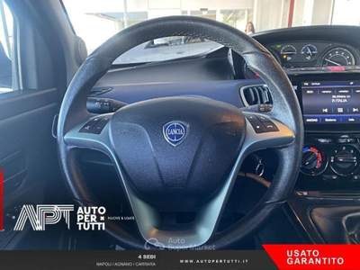 Lancia Ypsilon Ypsilon 1.0 firefly hybrid Platino s&s 70cv Grigio usata Napoli