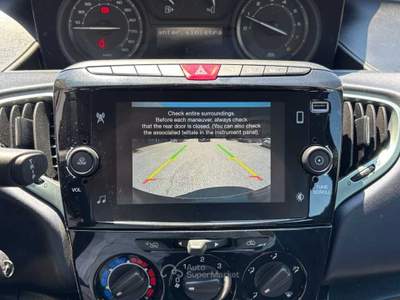 Lancia Ypsilon New 5 porte My24 1.0 Firefly 70 CvStart&Stop Hybrid Oro Nero usata Roma