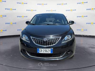 Lancia Ypsilon New 5 porte My24 1.0 Firefly 70 CvStart&Stop Hybrid Oro Nero usata Roma