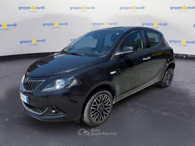 Lancia Ypsilon New 5 porte My24 1.0 Firefly 70 CvStart&Stop Hybrid Oro Nero usata Roma