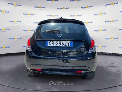 Lancia Ypsilon New 5 porte My24 1.0 Firefly 70 CvStart&Stop Hybrid Oro Nero usata Roma
