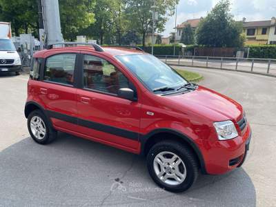 Fiat Panda 1.3 mjt 16v 4x4 NEOPATENTATI Rosso usata Treviglio