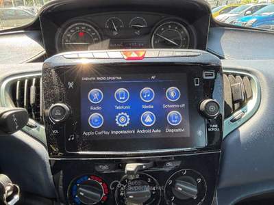 Lancia Ypsilon New 5 porte My24 1.0 Firefly 70 CvStart&Stop Hybrid Oro Nero usata Roma