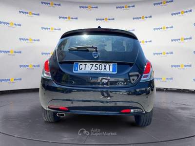 Lancia Ypsilon New 5 porte My24 1.0 Firefly 70 CvStart&Stop Hybrid Oro Nero usata Roma