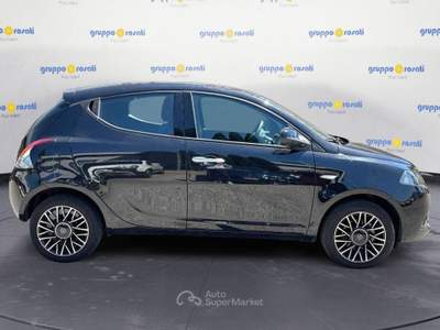 Lancia Ypsilon New 5 porte My24 1.0 Firefly 70 CvStart&Stop Hybrid Oro Nero usata Roma