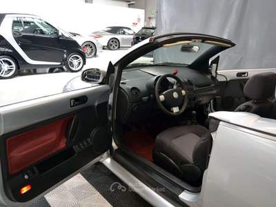 Volkswagen New Beetle 1.4 16V Cabrio Argento usata Monza