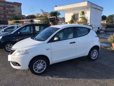 Lancia Ypsilon 5 porte Metano Ecochic Elefantino Blu Bianco usata Gioia del Colle
