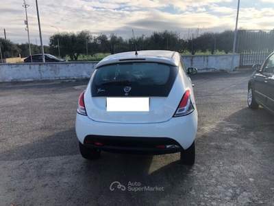 Lancia Ypsilon 5 porte Metano Ecochic Elefantino Blu Bianco usata Gioia del Colle