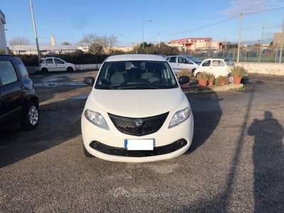 Lancia Ypsilon 5 porte Metano Ecochic Elefantino Blu Bianco usata Gioia del Colle