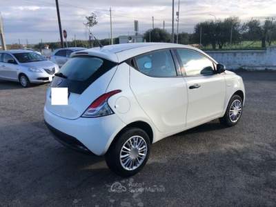 Lancia Ypsilon 5 porte Metano Ecochic Elefantino Blu Bianco usata Gioia del Colle