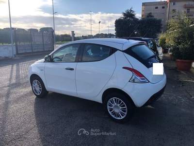 Lancia Ypsilon 5 porte Metano Ecochic Elefantino Blu Bianco usata Gioia del Colle