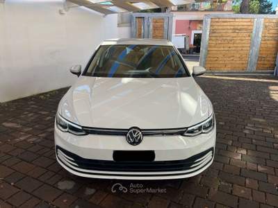 Volkswagen Golf Golf VIII 2020 1.0 etsi evo Life 110cv dsg Bianco usata Bari