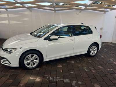 Volkswagen Golf Golf VIII 2020 1.0 etsi evo Life 110cv dsg Bianco usata Bari