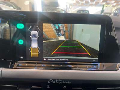 Volkswagen Golf Golf VIII 2020 1.0 etsi evo Life 110cv dsg Bianco usata Bari