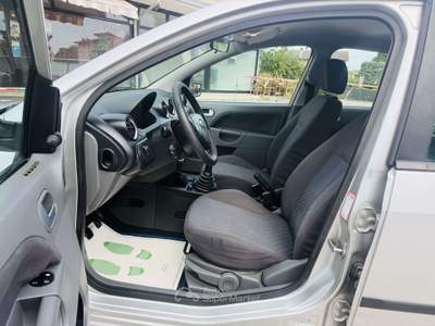 Ford Fiesta 1.2 16v Ghia neopatentati Grigio usata Villadose