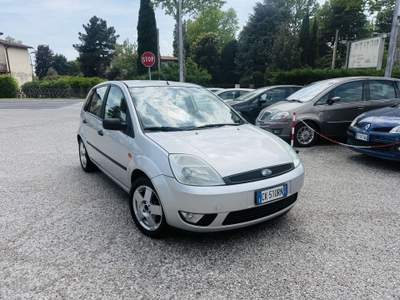 Ford Fiesta 1.2 16v Ghia neopatentati Grigio usata Villadose