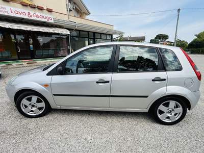 Ford Fiesta 1.2 16v Ghia neopatentati Grigio usata Villadose