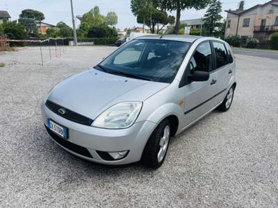 Ford Fiesta 1.2 16v Ghia neopatentati Grigio usata Villadose
