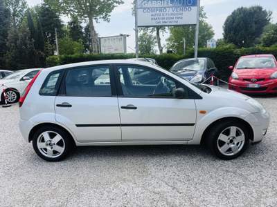 Ford Fiesta 1.2 16v Ghia neopatentati Grigio usata Villadose