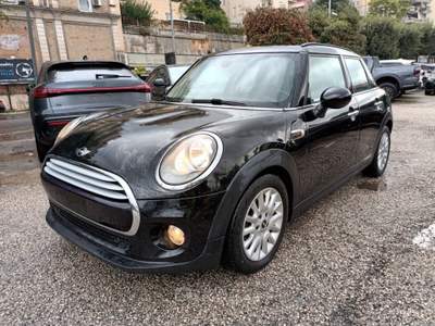 MINI Cooper 1500 5 PORTE 116CV AUTOM. PDC "16 CLIMAUTO ITALIA Nero usata Vetralla