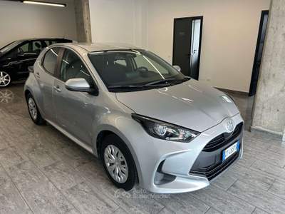 Toyota Yaris 2024 1.5h Active Grigio usata Caravaggio
